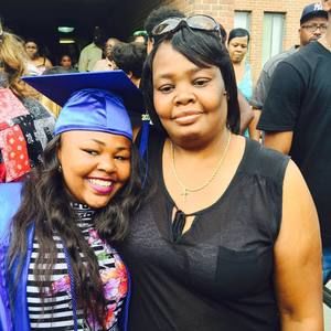 Meet your Posher, Dee